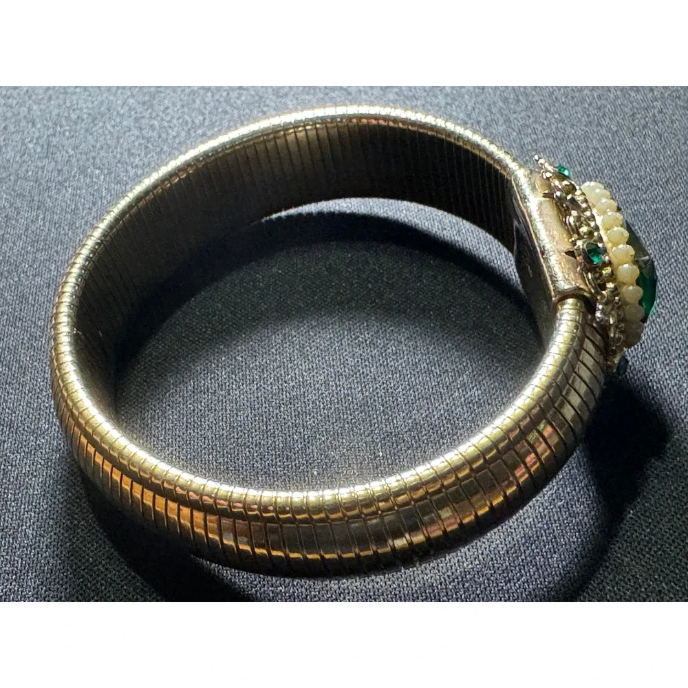 Vintage Coro Gold Tone Expansion Stretch Bracelet Emerald Green Glass Faux Pearl